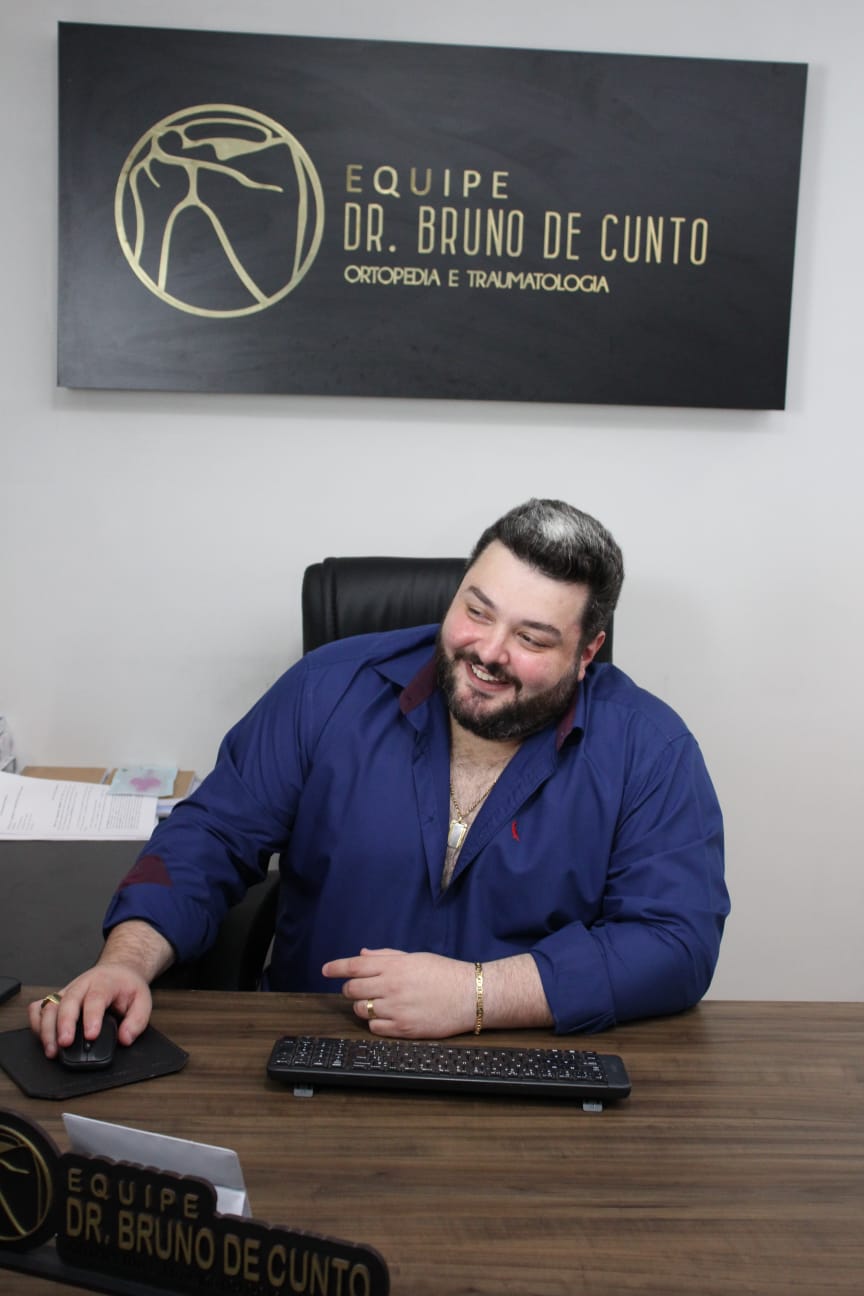 Médico conversando com paciente